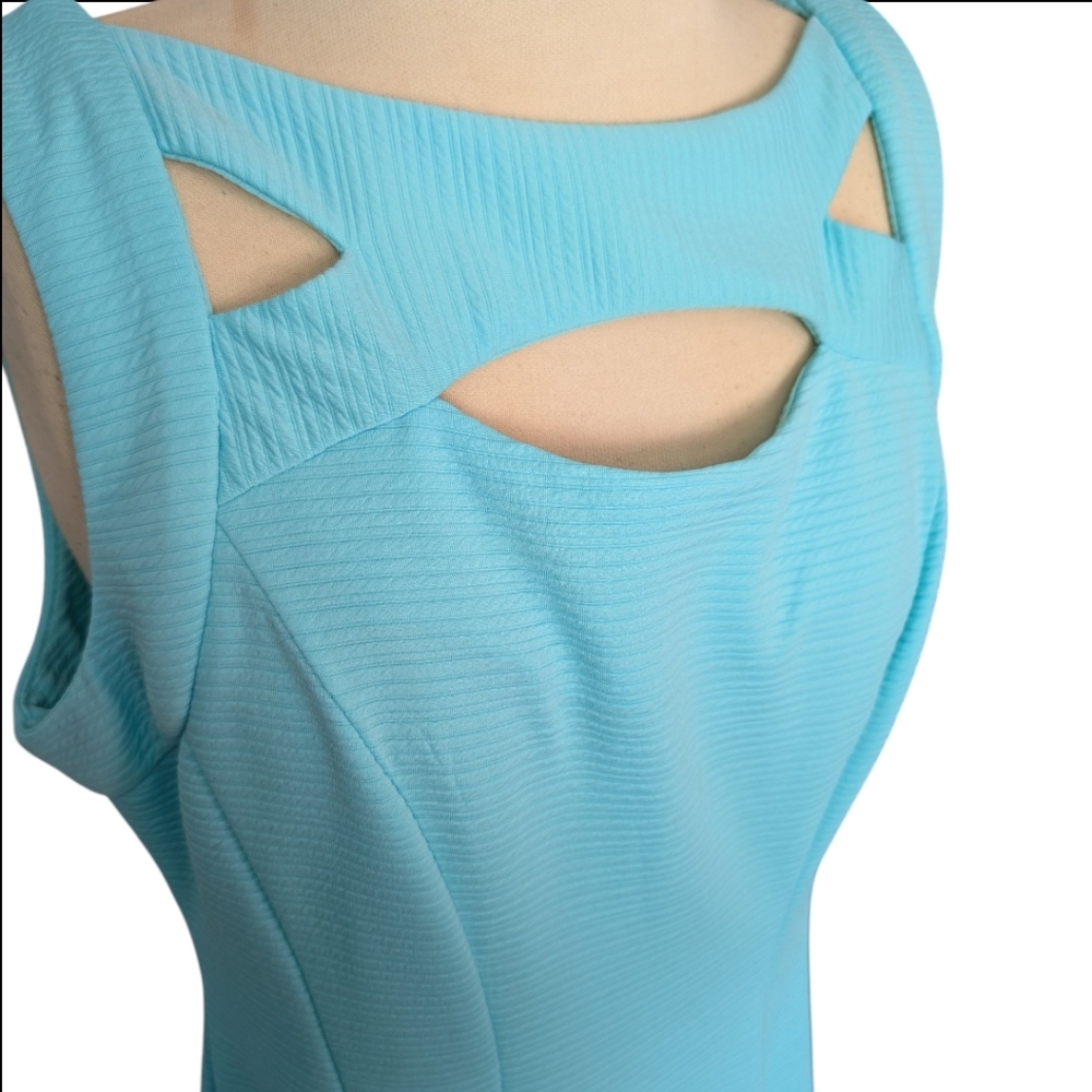 Consigned - Like New - Gabby Skye Aqua Textured Dress - Picture 4 of 6